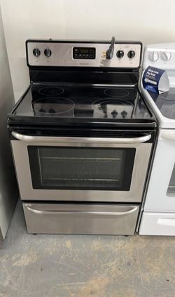 Frigidaire Electric Range – Stainless Glass-Top, Self Clean
