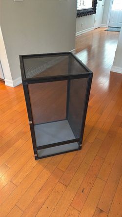 Enclosure for reptile or bird