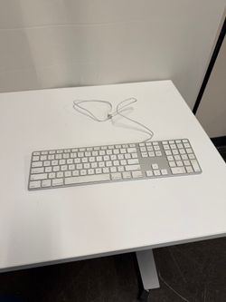 Apple Full-Size Wired USB Keyboard with Numeric Keypad