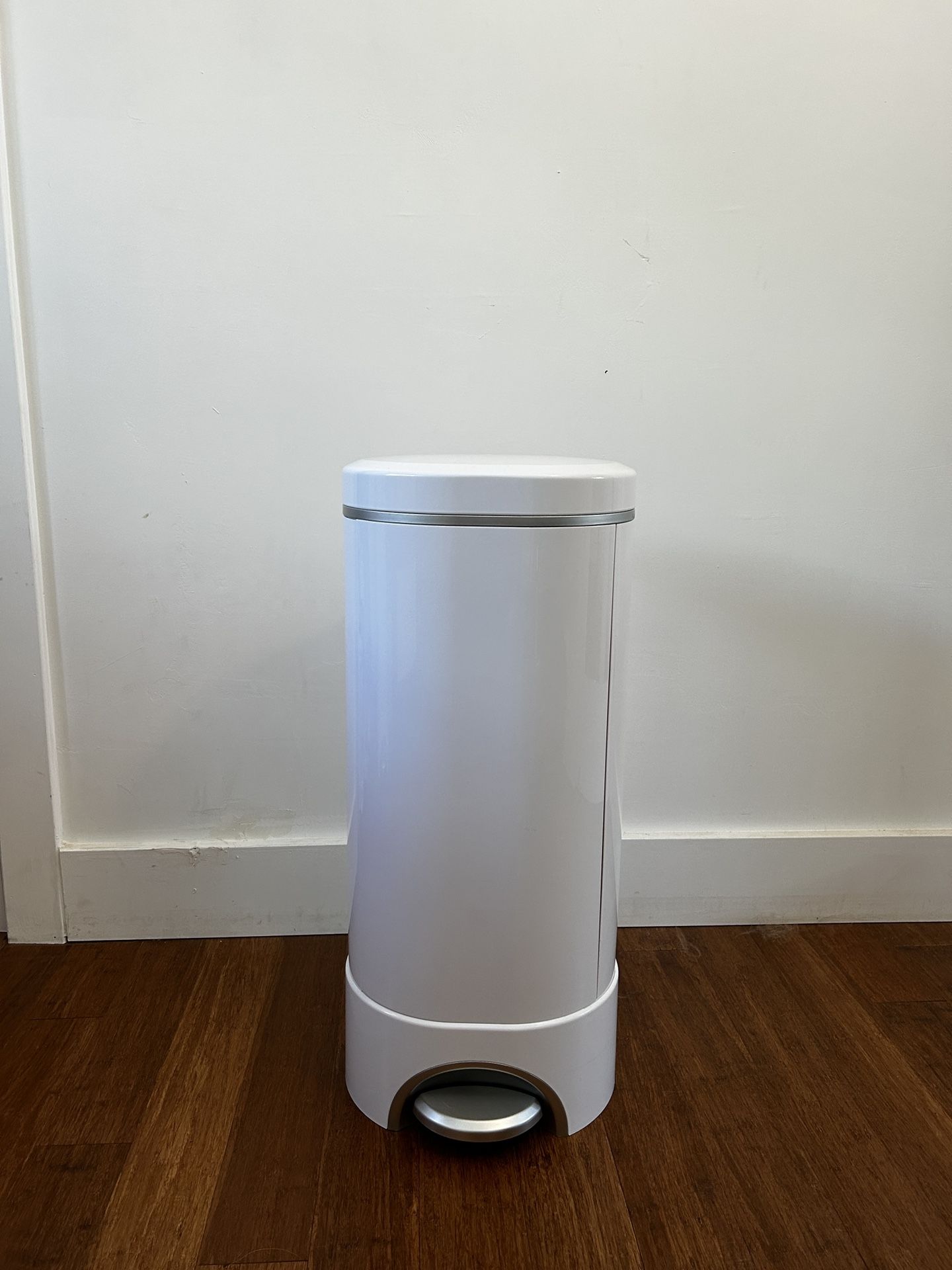 Munchkin diaper pail