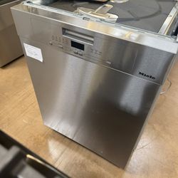 Miele Dishwasher 24”