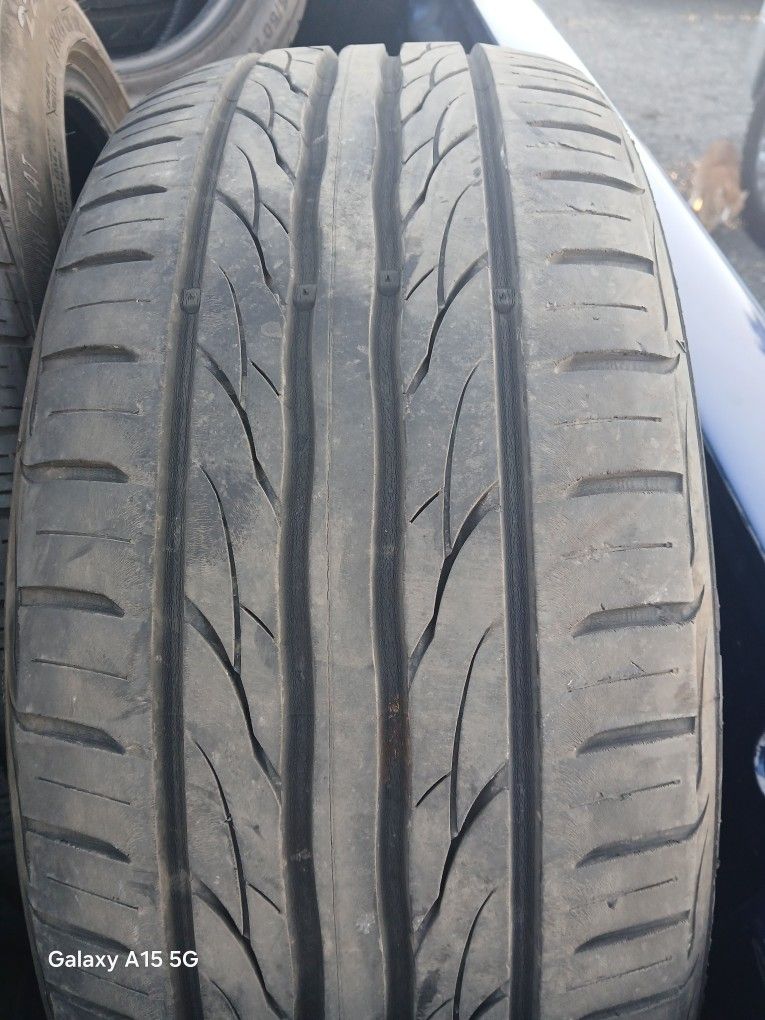 215/50ZR17 Kuhmo Tire (1)