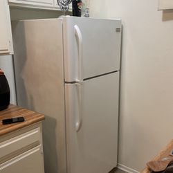 [free] Frigidaire Kitchen Refrigerator Fridge - Pick Up Fast Sat Morning