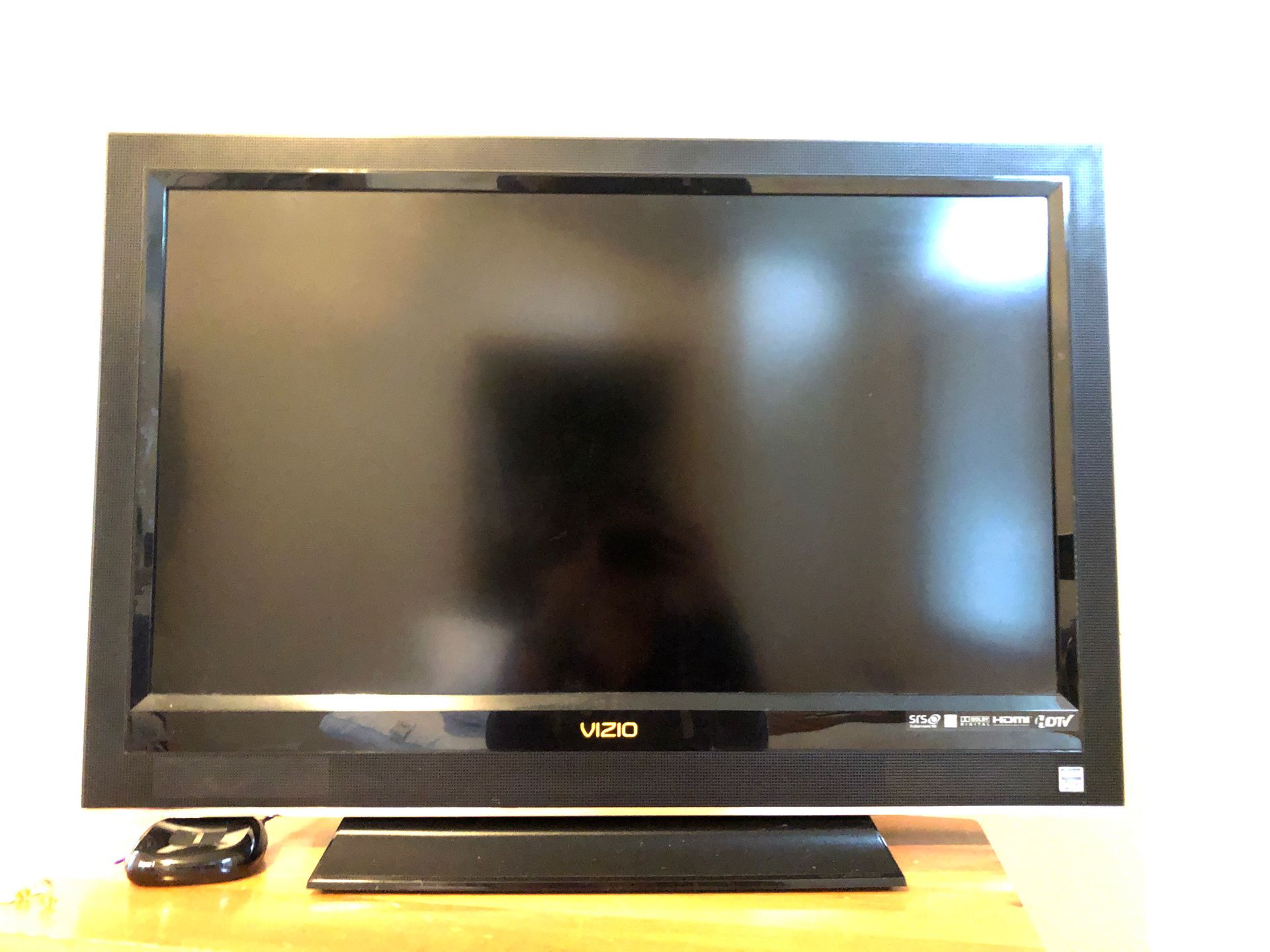 32” Vizio. Older but good condition. Pixel / clarity good.