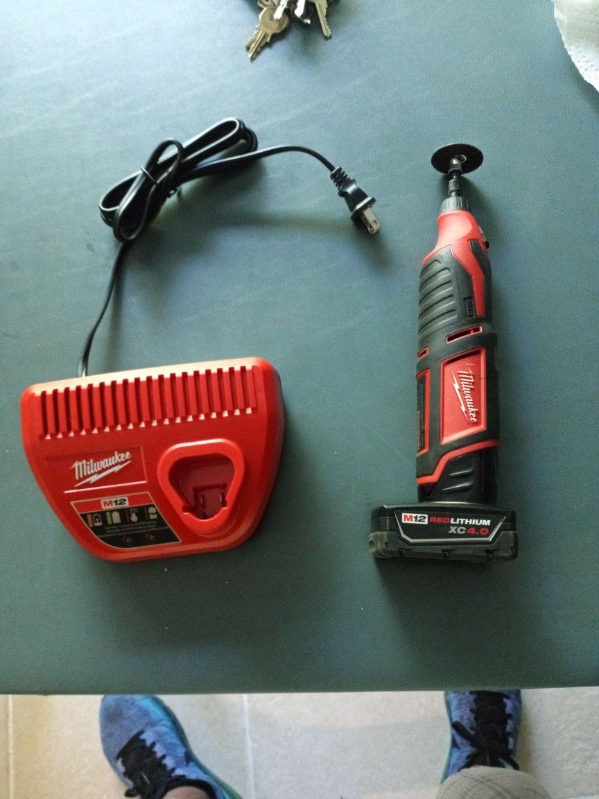 Milwaukee M12 Rotary Tool And Charger