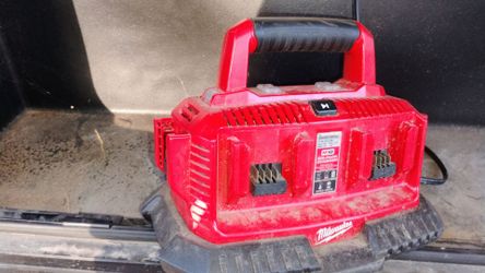 M18 18-Volt Lithium-Ion 6-Port Sequential Battery Charger