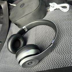 Beats Solo Wireless Headphones 