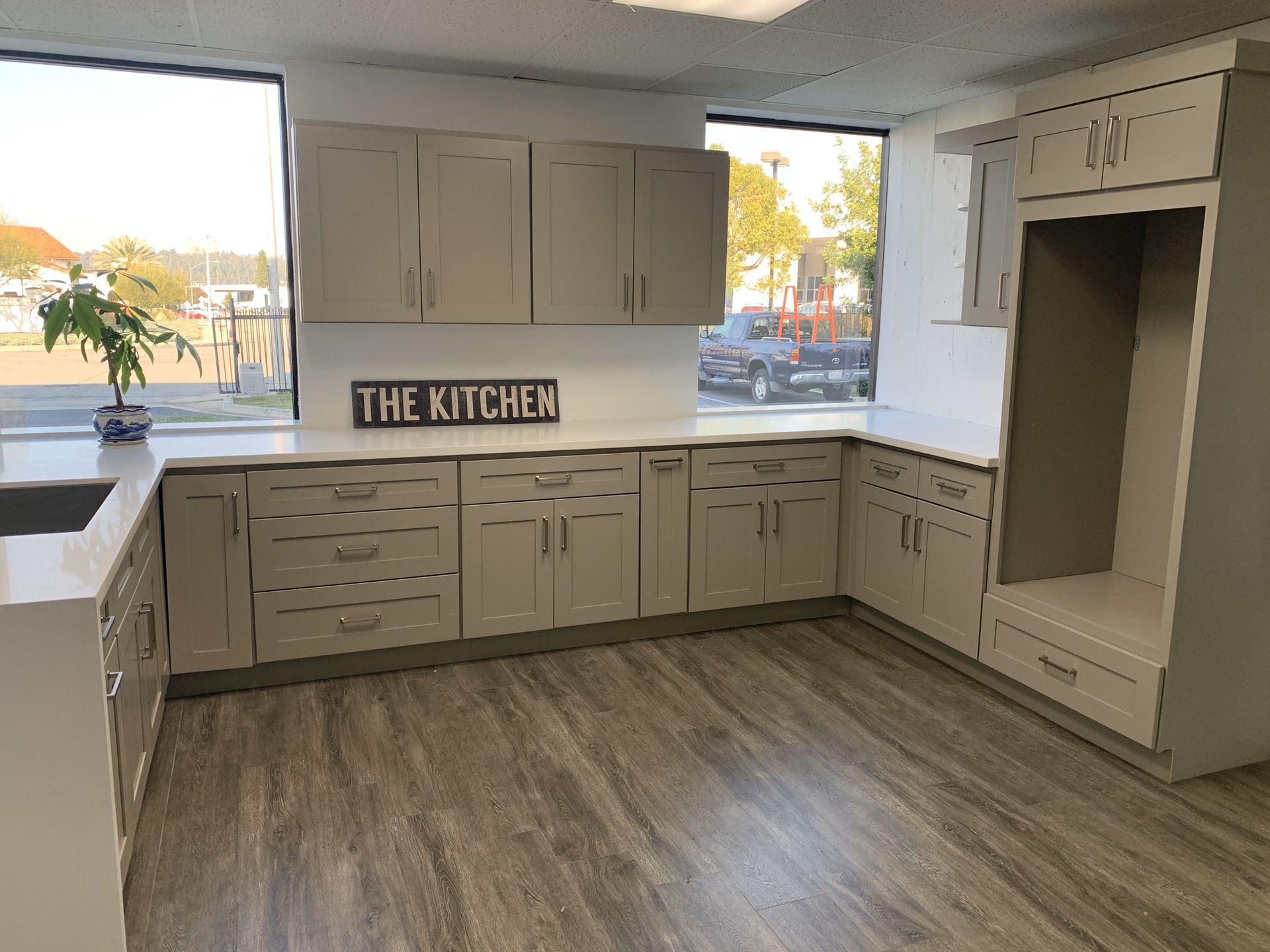 Kitchen Solid Wood Cabinetry Quartz Counter Tops Warehouse