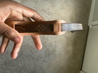 Women’s Louis Vuitton shoulder strap