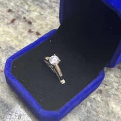10kt Solitaire Ring