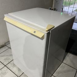 GE Refrigerator 