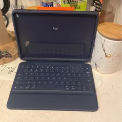 iPad Logitech Case With Keyboard 