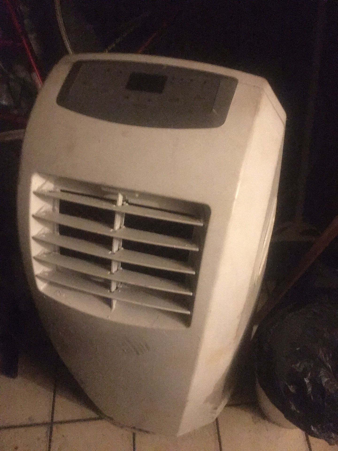 LG PORTABLE AIR CONDITIONER