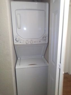 GE SpaceMaker Stacked Washer & Dryer Combo (Model: GUD24ESSMWW) – Excellent Condition!
