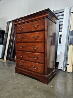Chest of drawers