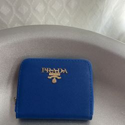 prada wallet
