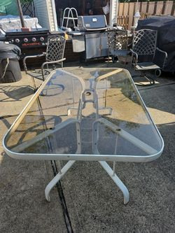 Patio table  for free