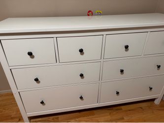 8 drawer Dresser