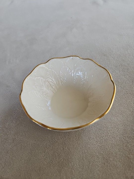 Lenox Leaf/Feather Design 4.5" Porcelain Candy/Nut Dish Bowl Ivory Gold Trim