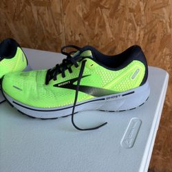 Brooks Ghost Running Shoes – Size 11