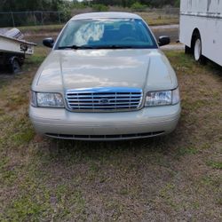 Ford Crown Victoria 4 Doors 