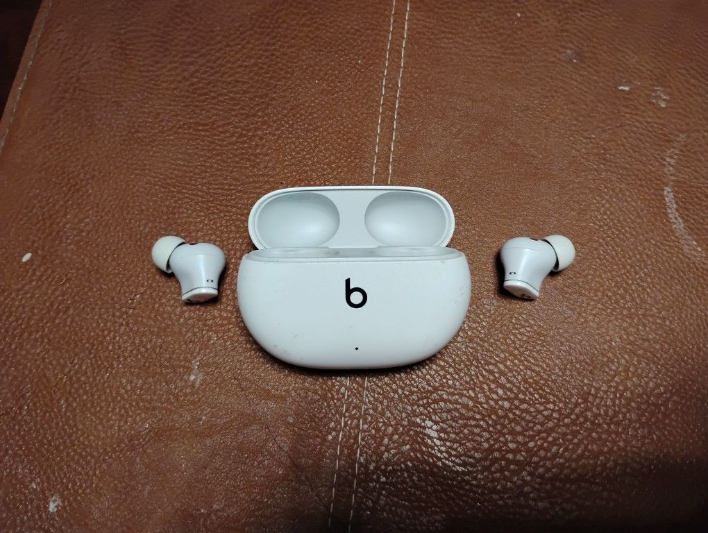 Beats Studio Buds
