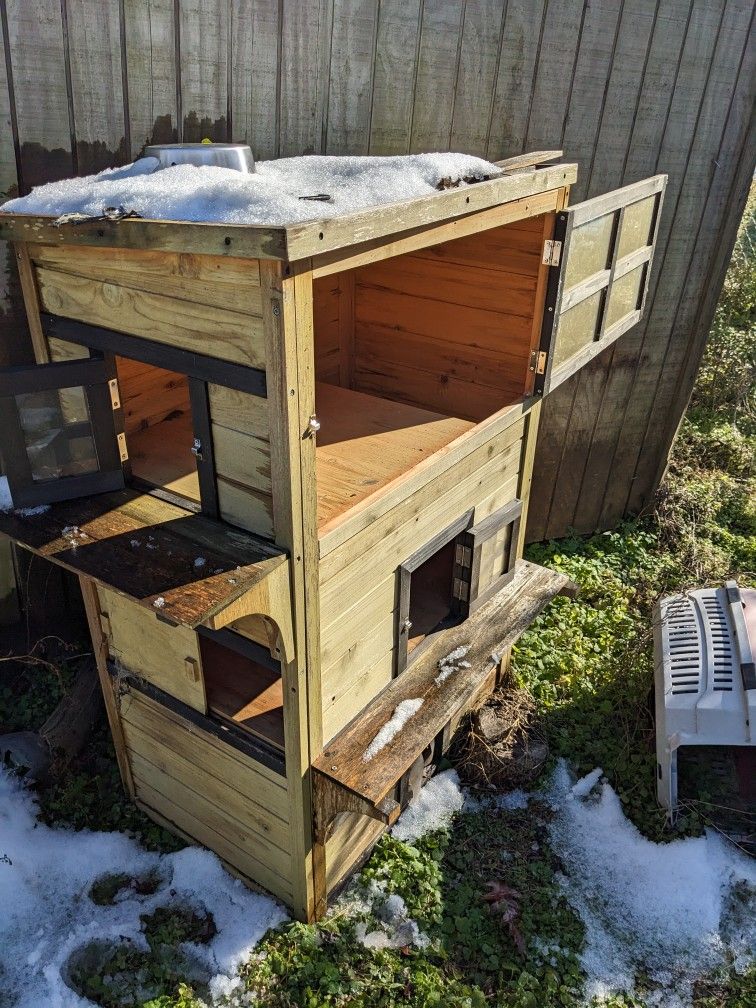 Outdoor Cat Nest