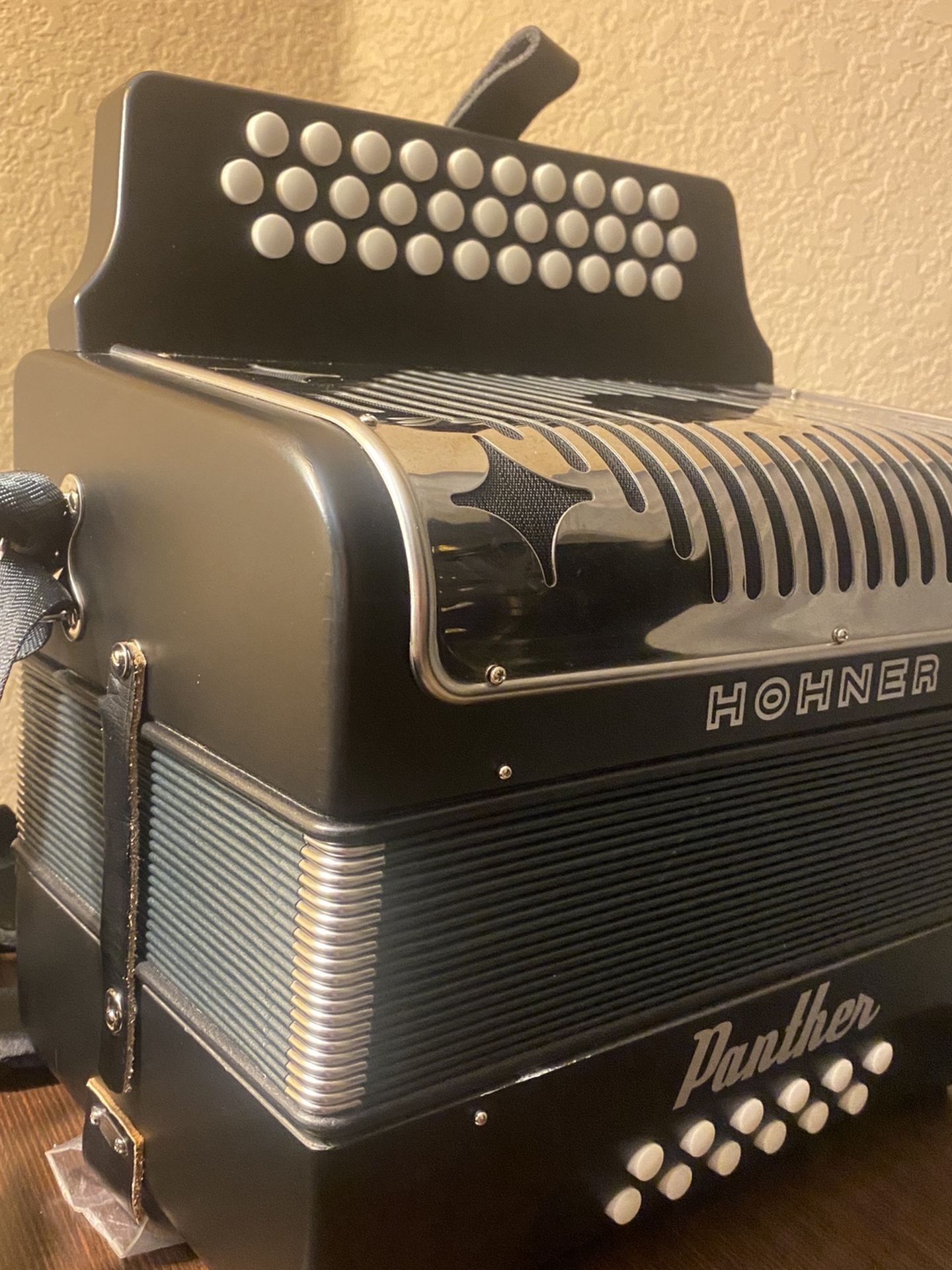 Hohner Panther Accordion Tono FA