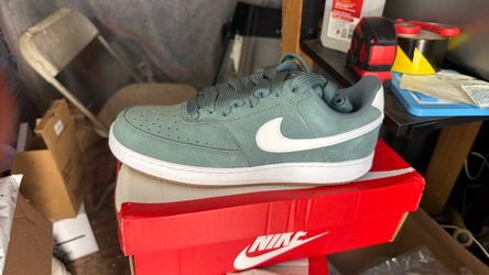Nike Low-Top Suede Sneaker