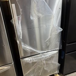 New Refrigerator Whirlpool Bottom Freezer 