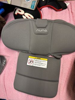 Nuna Rava Car Seat. Like New.