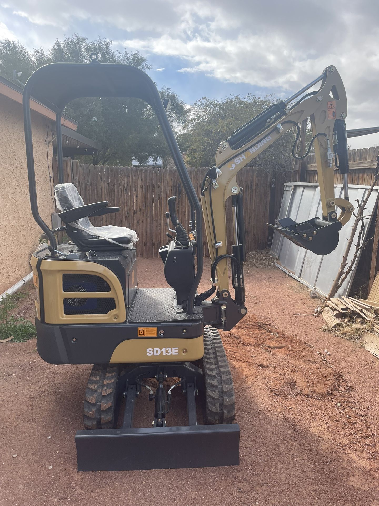 2023 Shanding SD13E Mini Excavator For Sale