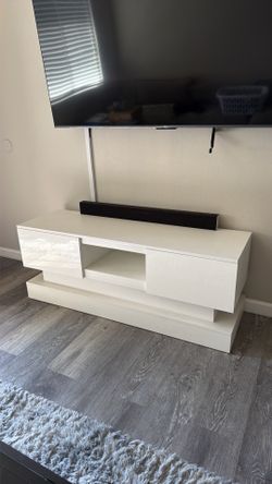 Entertainment center