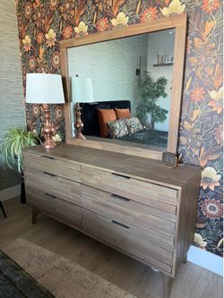 Modern Wood Bedroom Set (Dresser + Mirror)