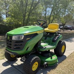 John Deere S 100 Riding Lawnmower