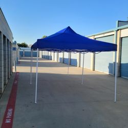 20x10 Pop Up Canopy Tent Portable Heavy Duty  Instant CanopiesBrand new in the box 

Heavy duty 

I have it in black,  white and blue color 

Located 