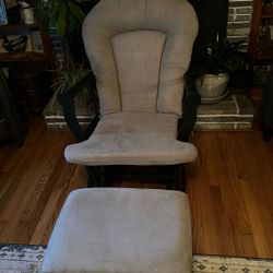 Glider With Ottoman. 