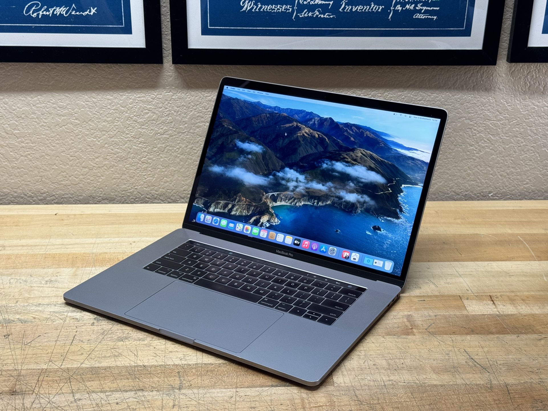 2016 15” MacBook Pro Touch Bar - 2.9 GHz i7 - 16GB - 512GB SSD