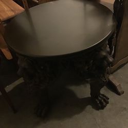 Lion Table