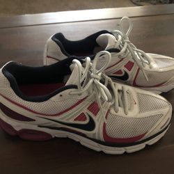 Women’s Nike Shoes - Size 9