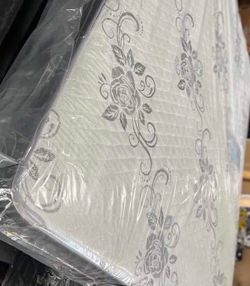 Deluxe brand Queen size mattress set