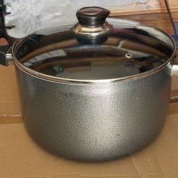 12 Quart Non Stick Pot. $10