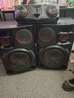 LG Party Speaker System with Dual Tower Speakers