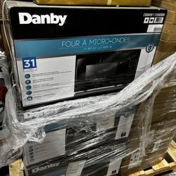 Danby 1.1 Cu.ft Microwave Countertop New 
