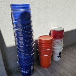 BUCKETS WITH LIDS