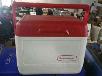 RUBBERMAID COOLER EXCELLENT CONDITION