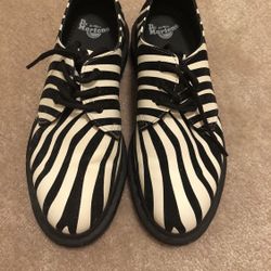 99% New Dr. Martens WOMEN PLATFORM SHOES/SIZE US 7