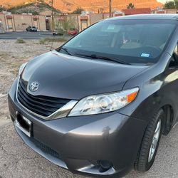 2012 Toyota Sienna