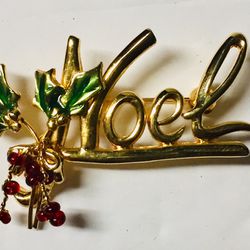 Beautiful Christmas NOEL  Pin Brooch  Green Enamel Holly 