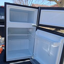 2025 HISENSE MINI FRIDGE